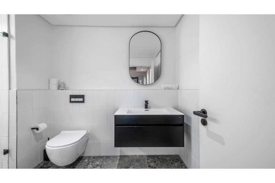To Let 1 Bedroom Property for Rent in Sea Point Western Cape
